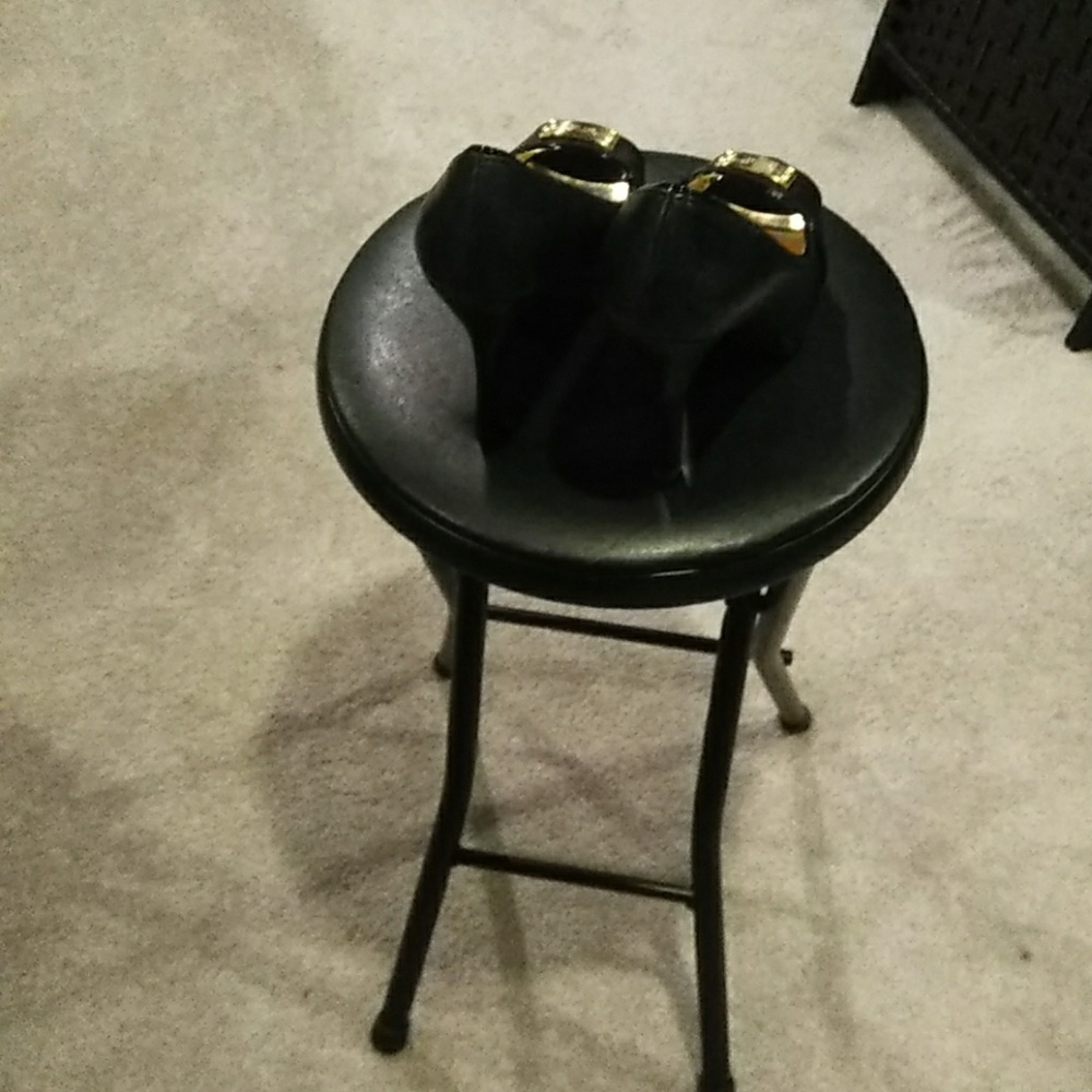 Michael Michael Kors peep toe pumps. - Picture 3 of 6